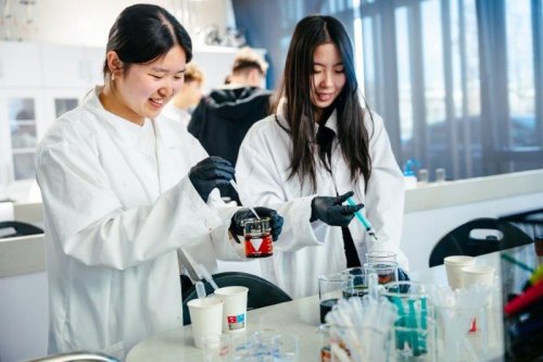 Noblista w wilanowskiej szkole. Profesor Victor Ambros gościem Akademeia High School