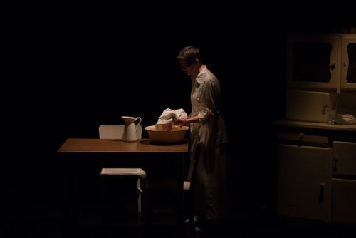 Kredens – spektakl Teatru Po Balu online