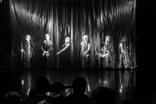 Poczekalnia - spektakl Teatru Tańca Jazz online